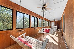 Ozarks Oasis 4 Bedroom Cabin by RedAwning