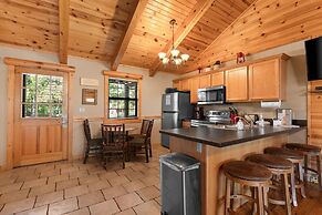 Ozarks Oasis 4 Bedroom Cabin by RedAwning