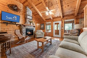 Ozarks Oasis 4 Bedroom Cabin by RedAwning
