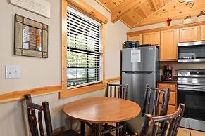 Ozarks Oasis 4 Bedroom Cabin by RedAwning