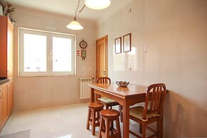 Gorgeous 3 Bedroom Apartment with Balcony in Lisbon