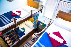 Mini hotel Artist on Baumanskaya - Hostel