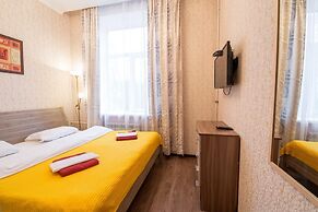 Mini hotel Artist on Baumanskaya - Hostel