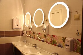 Mini hotel Artist on Baumanskaya - Hostel