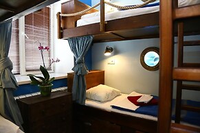 Mini hotel Artist on Baumanskaya - Hostel