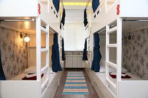 Mini hotel Artist on Baumanskaya - Hostel