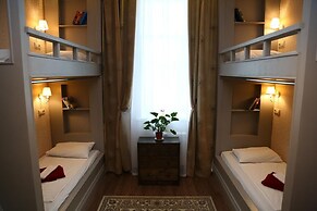 Mini hotel Artist on Baumanskaya - Hostel