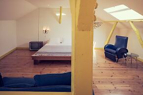 Lisbon Calling Rooms & Studio