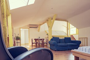 Lisbon Calling Rooms & Studio