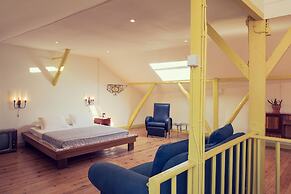 Lisbon Calling Rooms & Studio