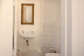 Lisbon Calling Rooms & Studio