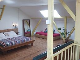 Lisbon Calling Rooms & Studio