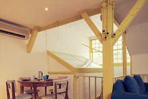 Lisbon Calling Rooms & Studio