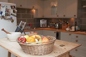 2 Bedroom House Next to the Sea, Lots of Fun!