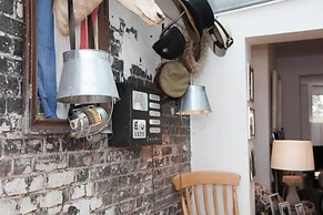 2 Bedroom House Next to the Sea, Lots of Fun!