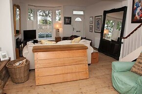 2 Bedroom House Next to the Sea, Lots of Fun!