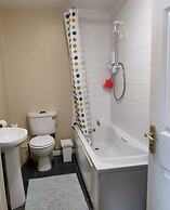 Stunning 6 Bed House With Private Garden in Galway