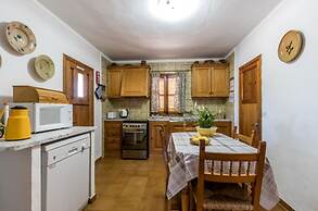 Villa - 4 Bedrooms with Pool and WiFi - 103166