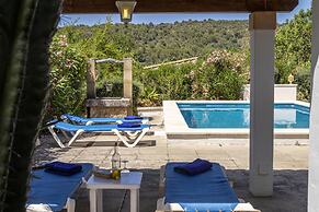 Villa - 2 Bedrooms with Pool and WiFi - 103235