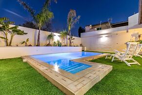 House - 3 Bedrooms with Pool and WiFi - 107616