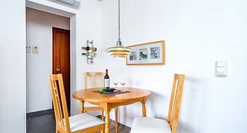 Apartment - 2 Bedrooms with Pool and WiFi - 107885