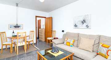 Apartment - 2 Bedrooms with Pool and WiFi - 107885