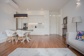 Liiiving - Downtown & Riverside Balcony