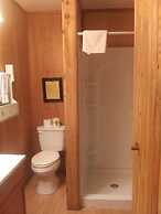 Whispering Creek Lodging & RV Resort