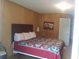 Whispering Creek Lodging & RV Resort