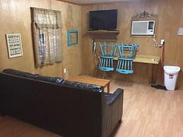 Whispering Creek Lodging & RV Resort