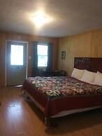 Whispering Creek Lodging & RV Resort