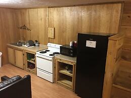 Whispering Creek Lodging & RV Resort