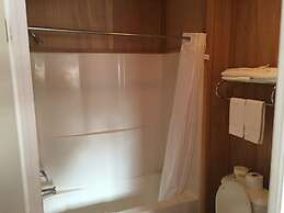 Whispering Creek Lodging & RV Resort