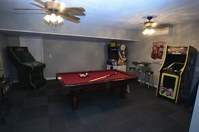2809fb 4-bed Disney Area Pool Home Games Room, Spa