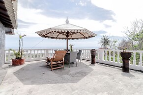 Adinda Beach Hotel and Villa