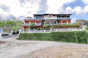 Adinda Beach Hotel and Villa