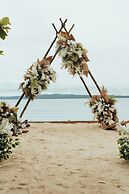 Pili Beach Resort Agmanic