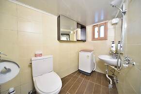 Jerry Blossom - Hostel