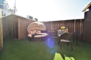 Jerry Blossom - Hostel