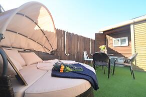 Jerry Blossom - Hostel