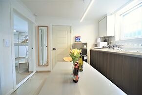 Jerry Blossom - Hostel