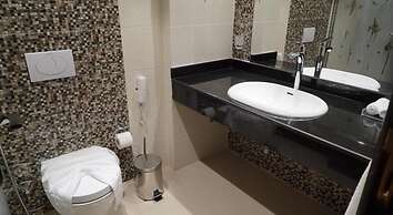 Golden jewel hotel