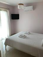 Bounatsa Studios & Apartments