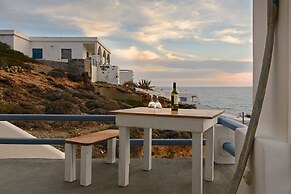 Perigiali Rooms & Apartments Folegandros