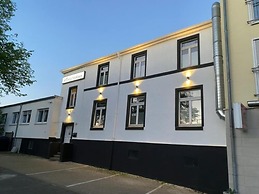 Shivas City Aparthotel