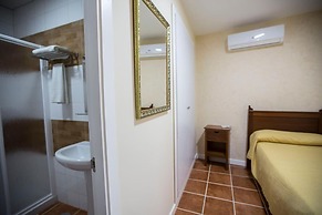 Hotel Carlos V by Viverestays