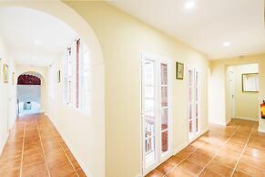 Hotel Carlos V by Viverestays