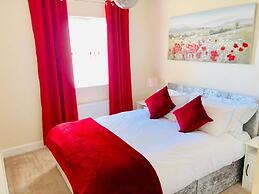 Waterside Lodge with Canal Views