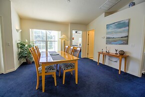 Gorgeous Vacation Ciska 3 Bedroom Home by RedAwning