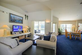 Gorgeous Vacation Ciska 3 Bedroom Home by RedAwning